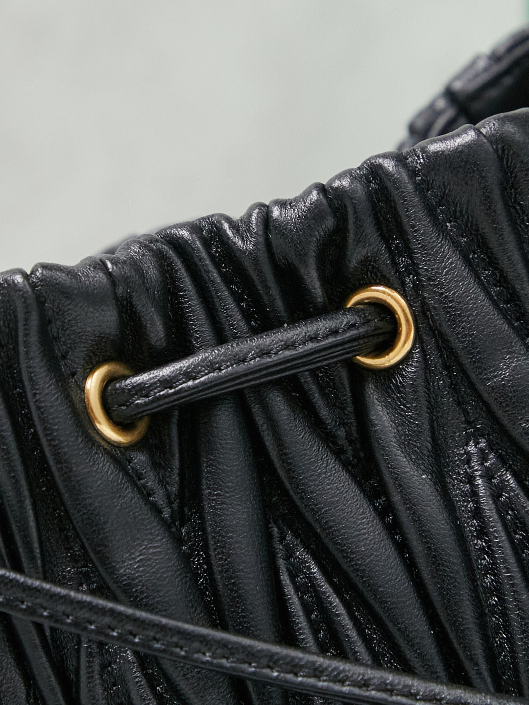 Matelassé Nappa Leather Pouch – Black